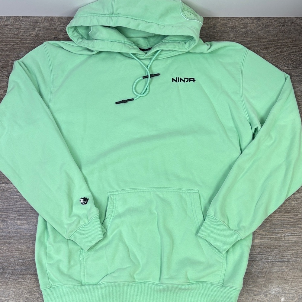 Ninja Men’s Pullover Hoodie Size Large